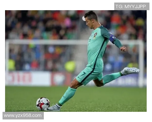 C罗落场物料全解析 足球巨星赛场外的精彩瞬间与准备工作 C罗落场物料全解析 足球巨星赛场外的精彩瞬间与准备工作