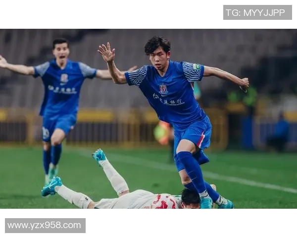 中国足球新星崛起:年轻球员引领中国足球未来发展新潮流 中国足球新星崛起:年轻球员引领中国足球未来发展新潮流