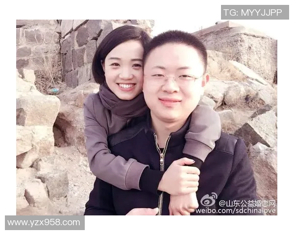 河南足球球星喜结连理与妻子共同步入婚姻殿堂引发热议 河南足球球星喜结连理与妻子共同步入婚姻殿堂引发热议